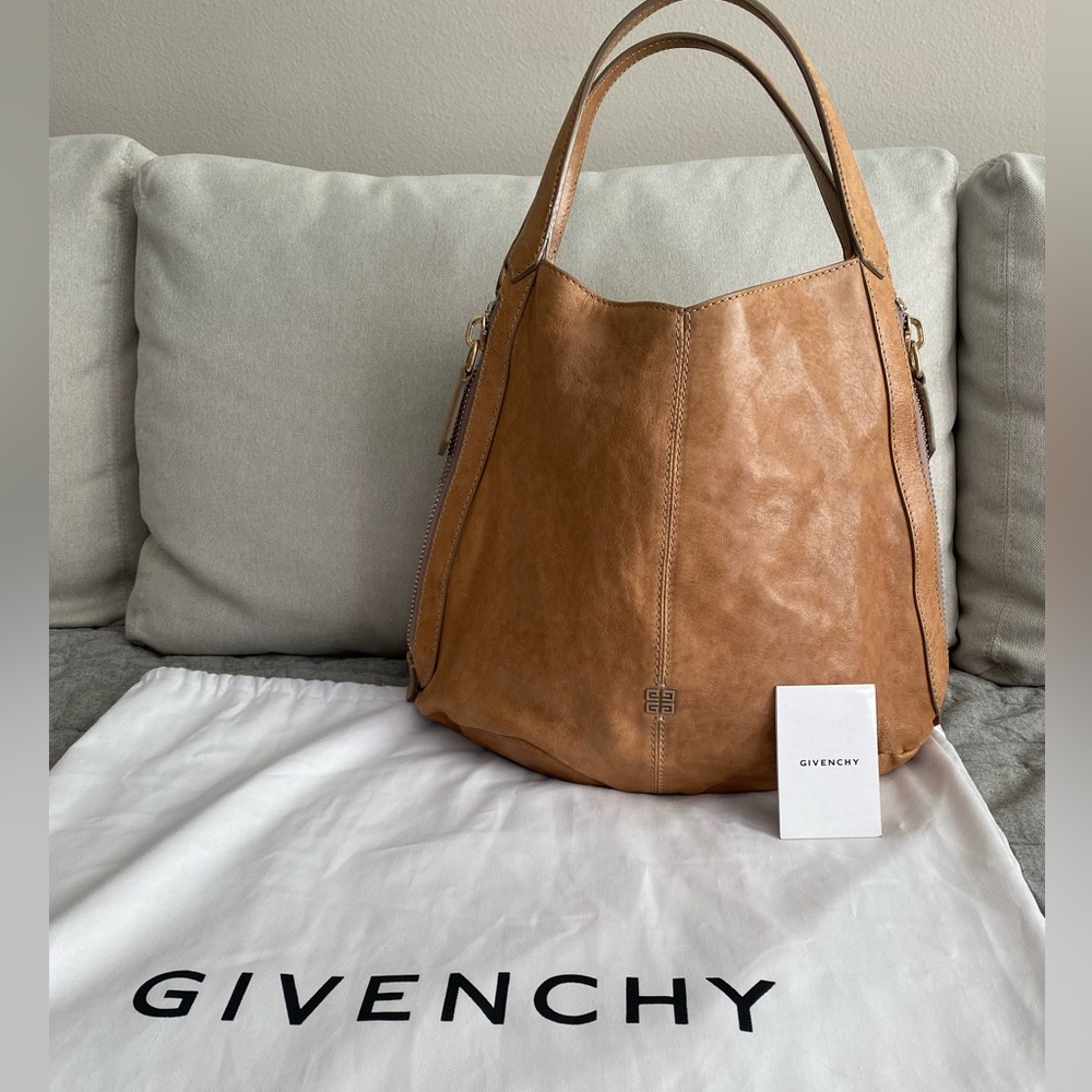 Authentic GIVENCHY Tinhan